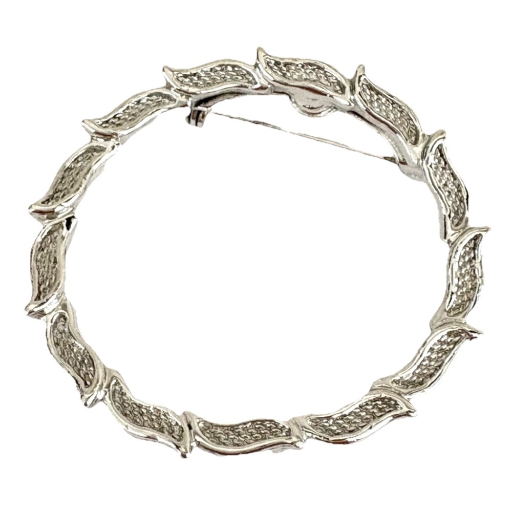 Gerry’s Silver Tone Leaf Wreath Brooch